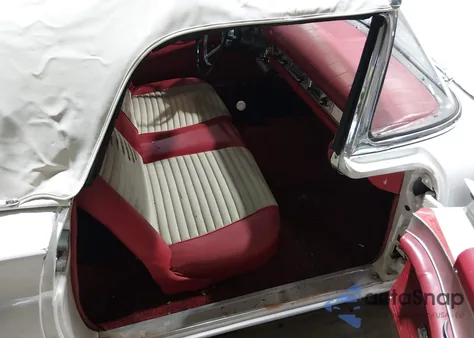 1957 Ford Thunderbird z USA, uszkodzony, nr VIN C7FH261747